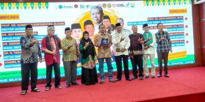 Berdedikasi dalam Melestarikan Budaya Betawi, Chairil Gibran Ramadhan Dianugerahi UHAMKA Award 2025
